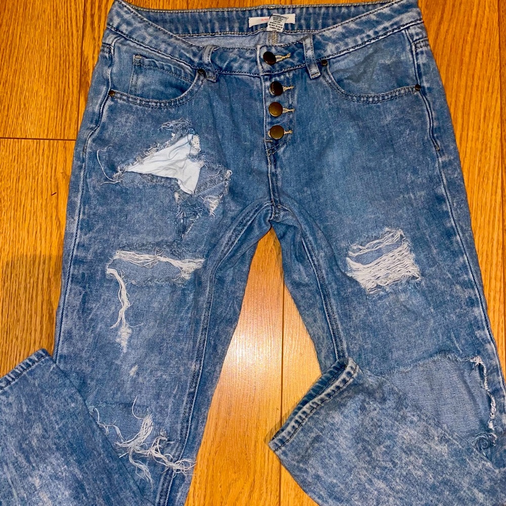 Women’s ripped jeans